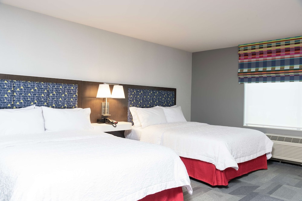 Room, 2 Queen Beds, Accessible, Bathtub photo 1