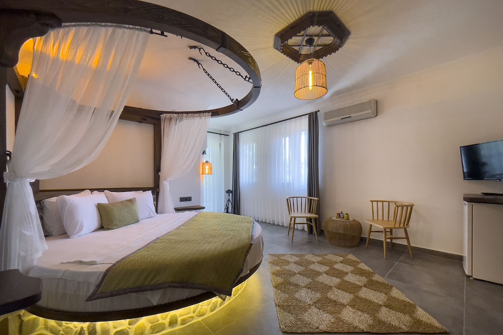 Elite Studio Suite, Partial Sea View