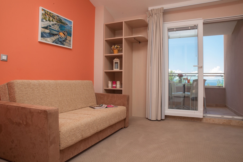 Apartment, Balcony, Sea View - Photo 11