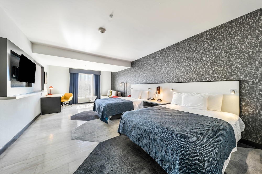 Suite, 2 Queen Beds, Non Smoking photo 2