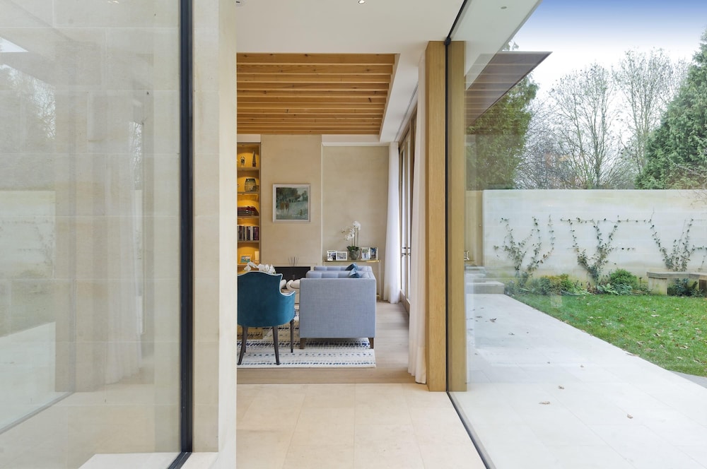 Stunning 5 bed Fulham Home w Indoor Pool Sauna and Private Garden, Photo 18