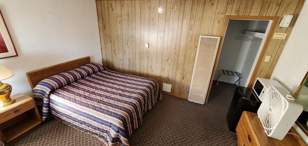 Room, 1 Queen Bed photo 1