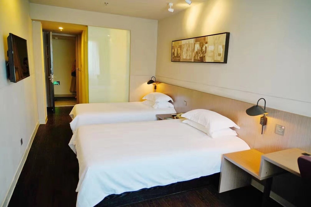 Twin Room (A)