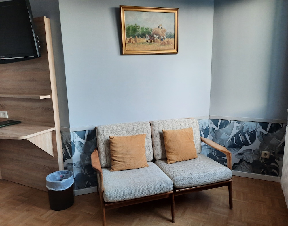 Standard Double Room - Photo 6