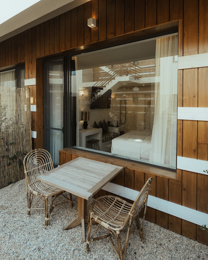 Superior Double or Twin Room, 1 King Bed, Courtyard View, photo 6