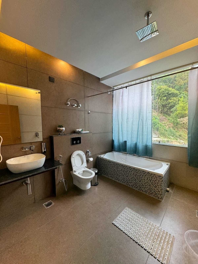 Luxury Studio Suite, Balcony, Mountain View