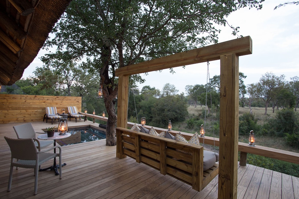 Honeymoon Suite photo 2