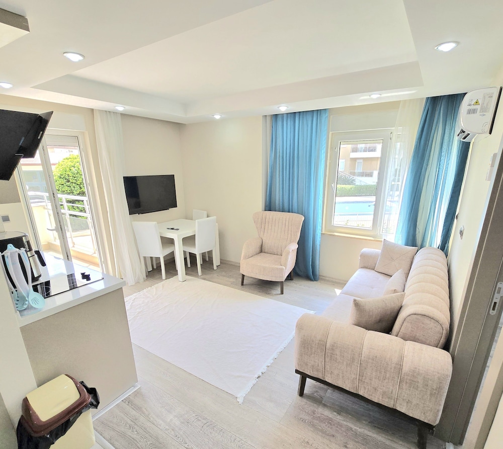Classic Apartment, 1 Bedroom, Non Smoking, Courtyard View