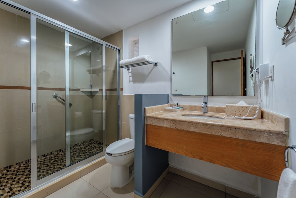 Executive Room, 2 Queen Beds - Photo 10