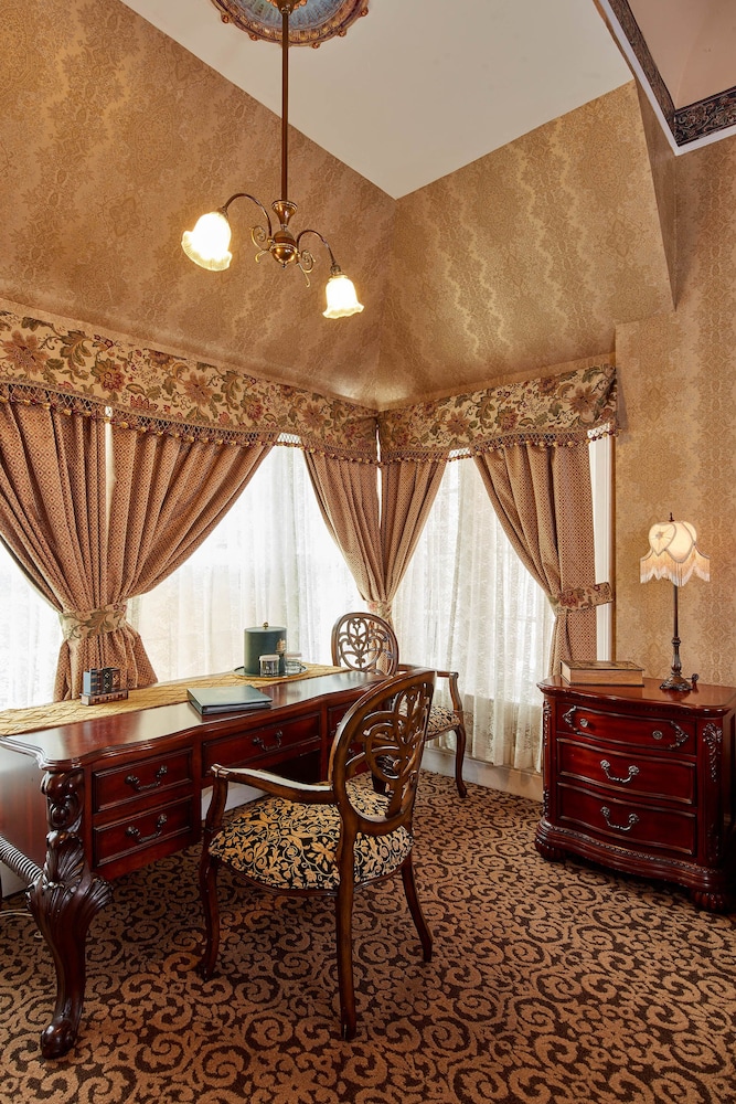 Suite, 1 Bedroom - Photo 3