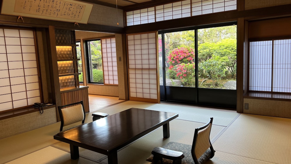 Premium Suite Japanese Western Style Room, Garden View, Non Smoking photo 3
