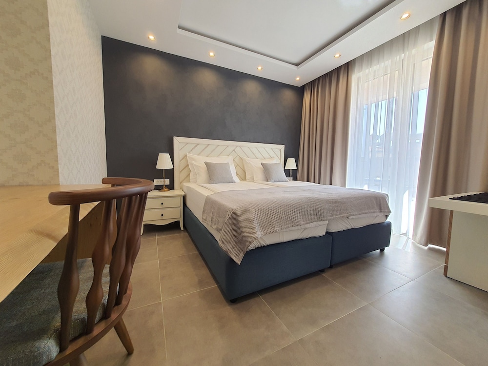 Comfort Double or Twin Room, Pool View