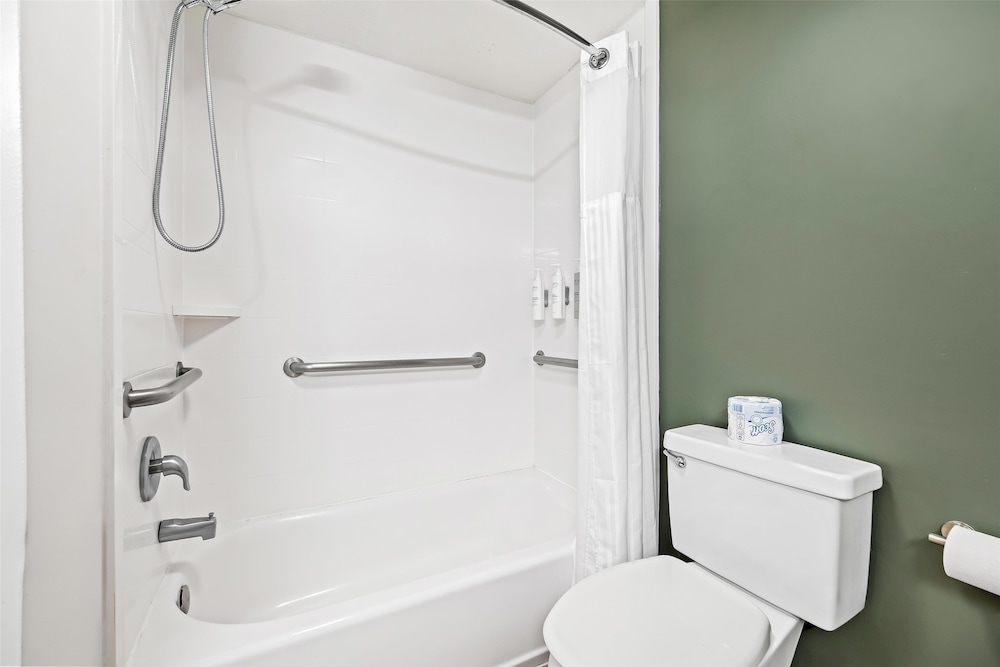 Room, 2 Queen Beds, Accessible, Bathtub (Mobility) - Photo 2