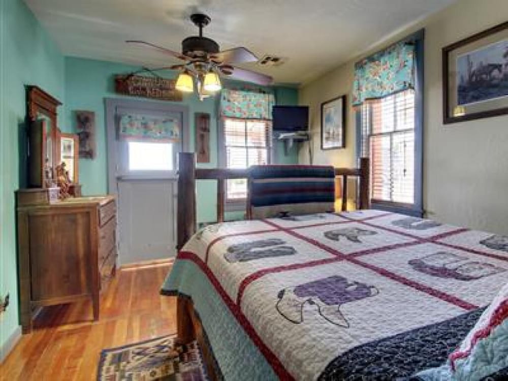 Standard Double Room, Ensuite, Mountain View (Western ) photo 1