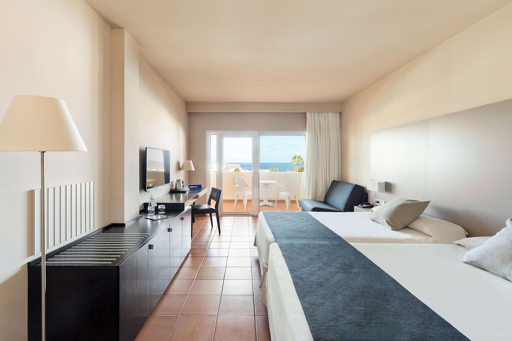 Double Room (3 adults)