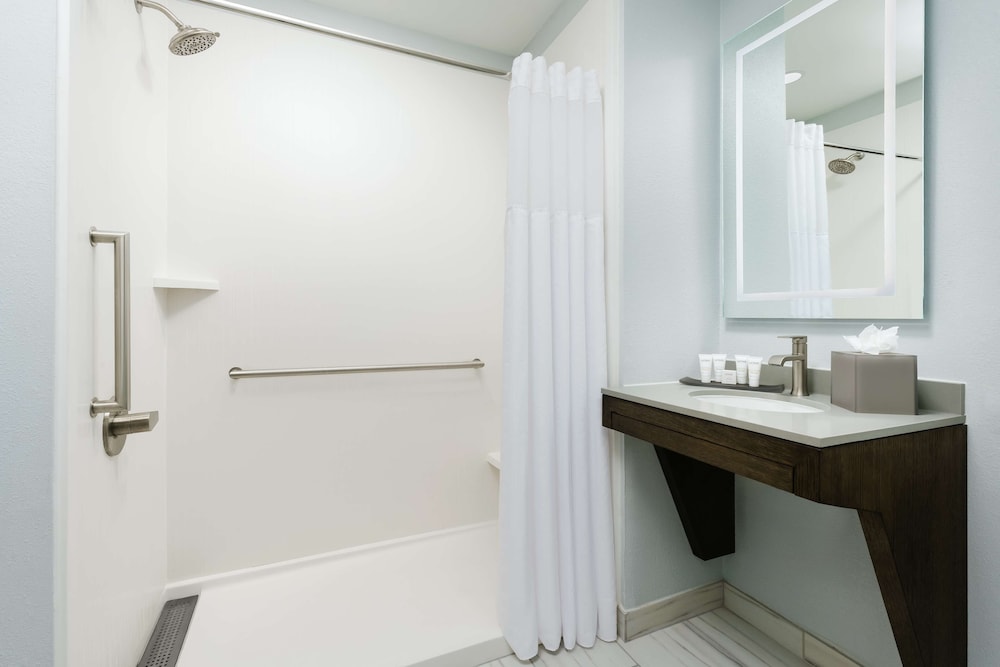 Studio, 2 Queen Beds, Accessible (3x3 Shower) - Photo 4