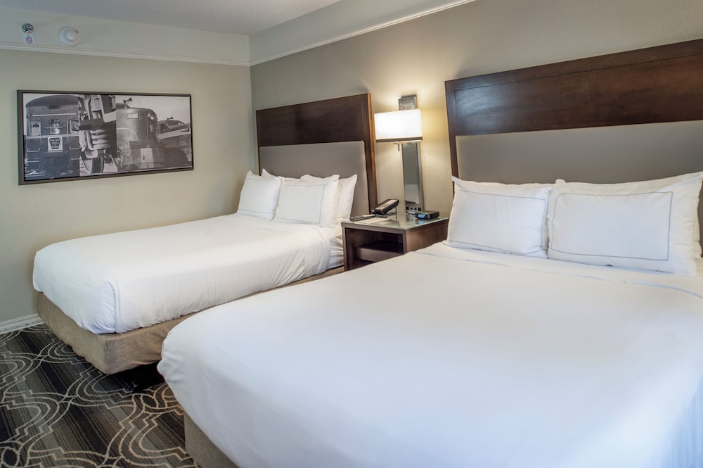 Deluxe Room, 2 Queen Beds, Non Smoking, Courtyard View - Photo 6