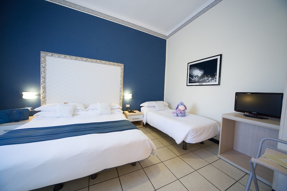 Triple Room (Air Conditioning) - Photo 4