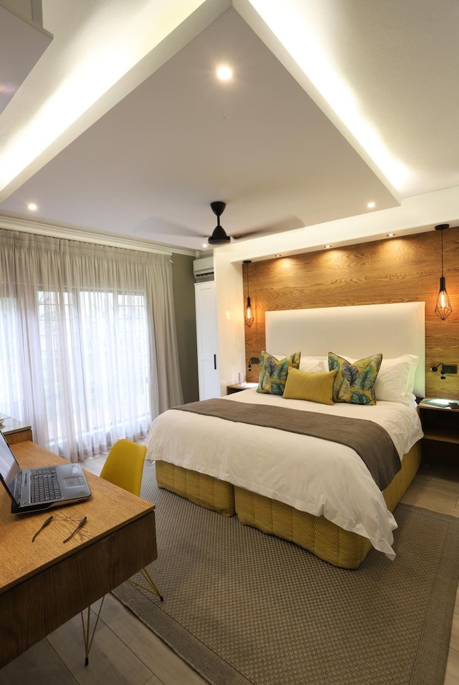 Suite 3 photo 2