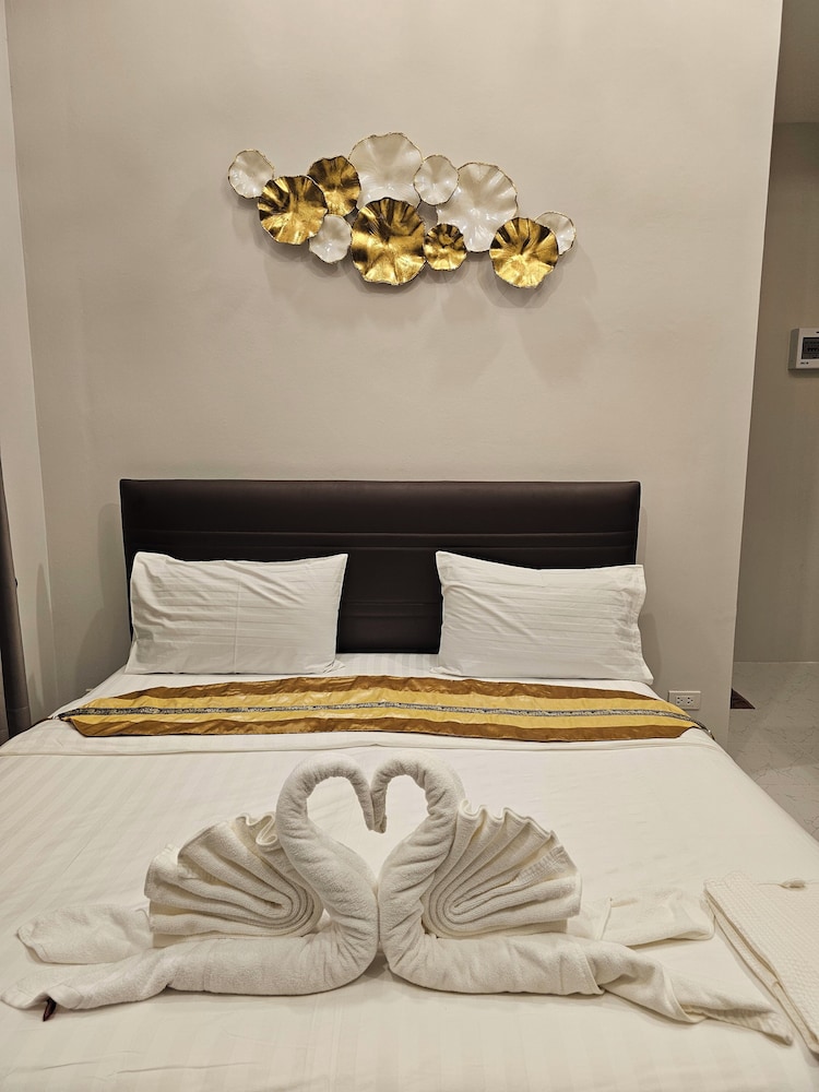 Deluxe Triple Room - Photo 9
