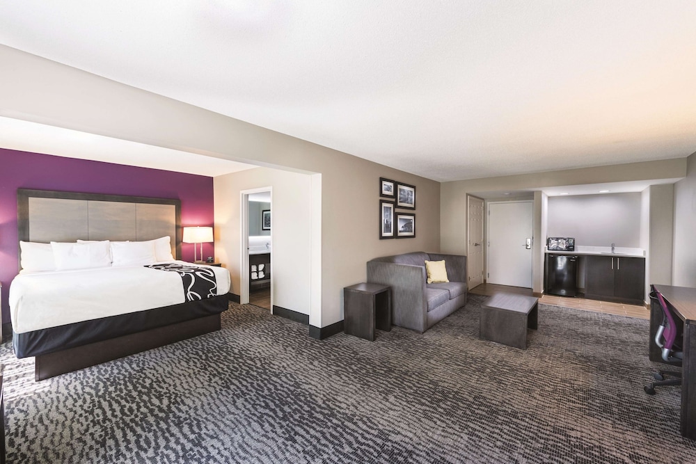 Room, 1 King Bed, Non Smoking - Photo 4