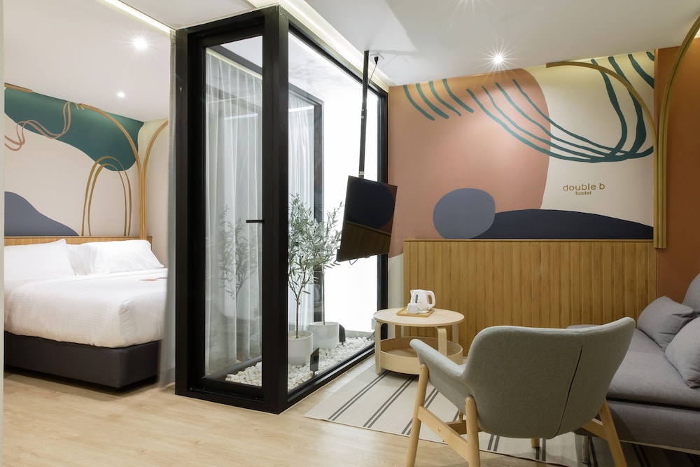 Classic Room, 1 King Bed, Non Smoking, Ensuite photo 1