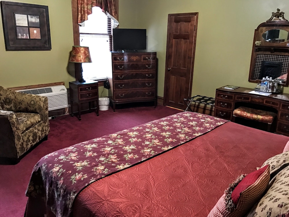 Room, 1 King Bed, Private Bathroom photo 3