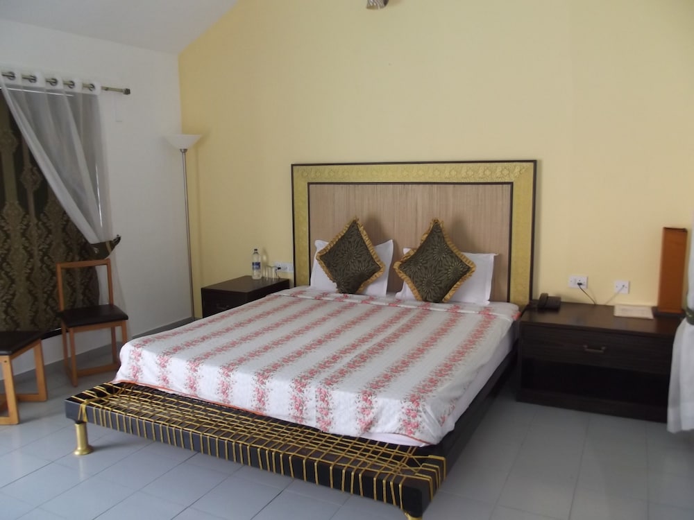 Deluxe Room, Pool View photo 2