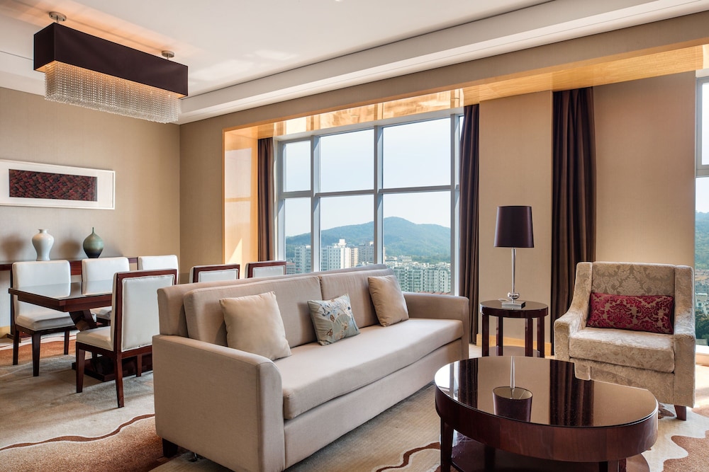 Club Suite, 1 Bedroom, Mountain View - Photo 5