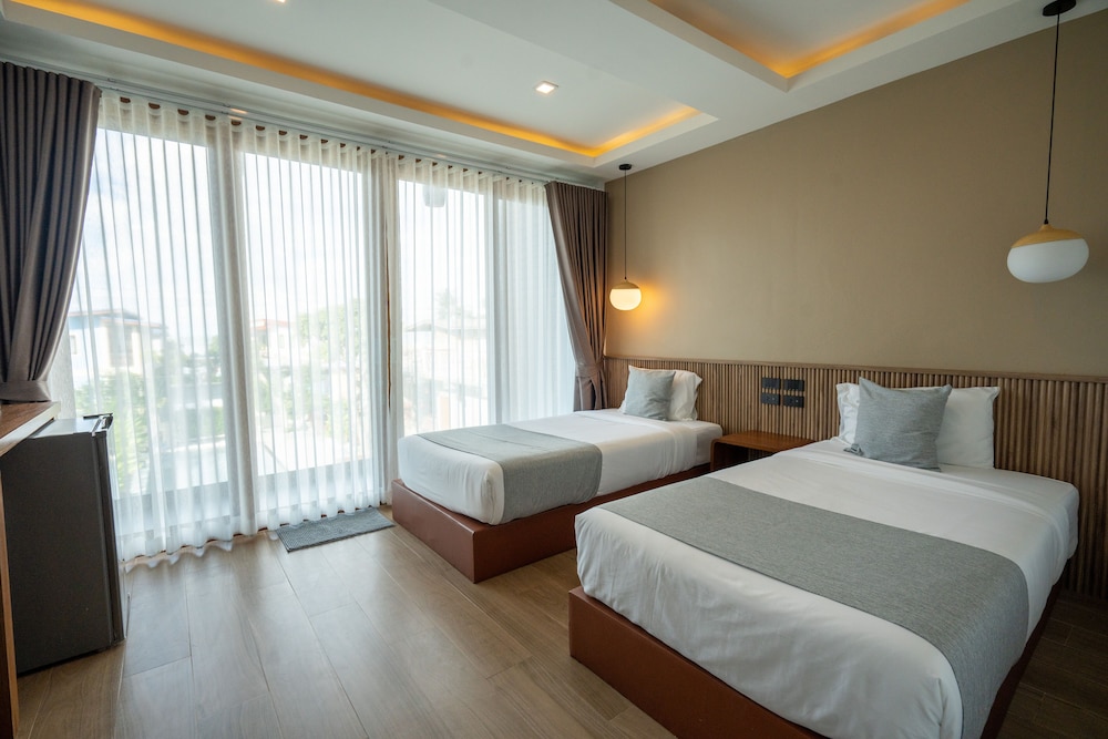 Deluxe Twin Room, Pool View