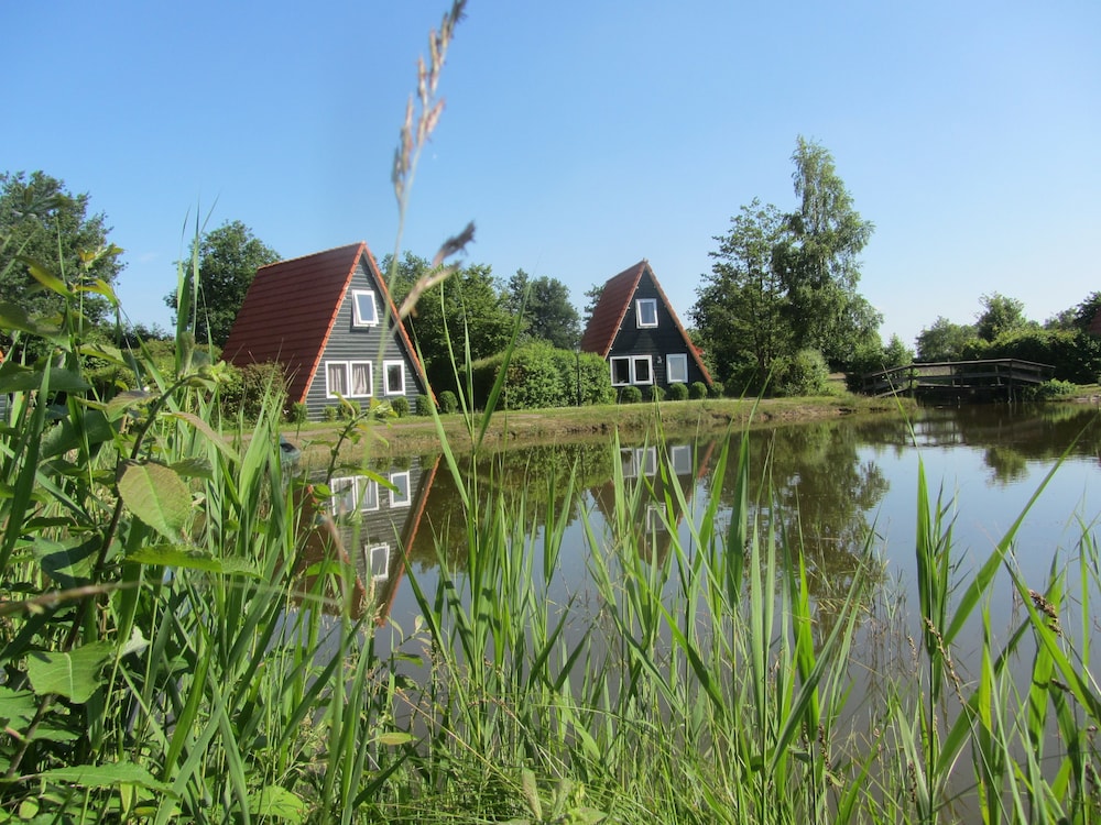 Classic Cottage, 3 Bedrooms, Lake View (Vissershuisje) photo 1