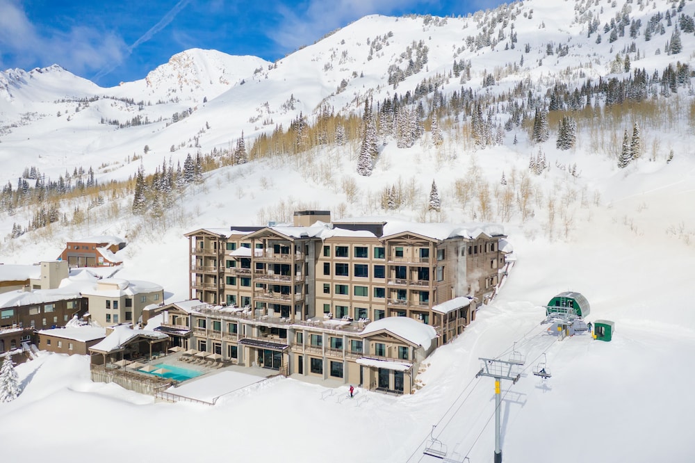 Slope Side King with Balcony photo 2