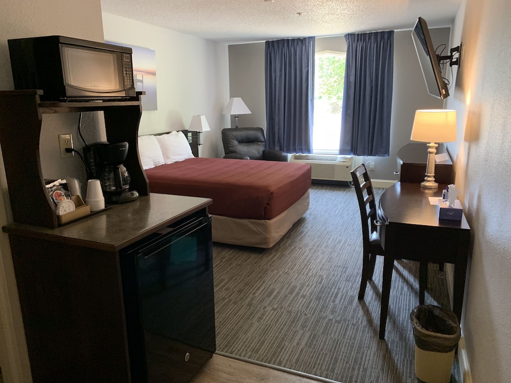Standard Room, 1 Queen Bed