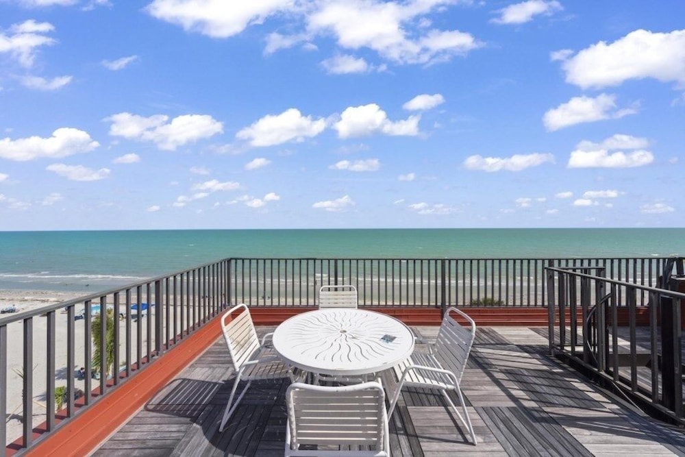 Condo, 3 Bedrooms