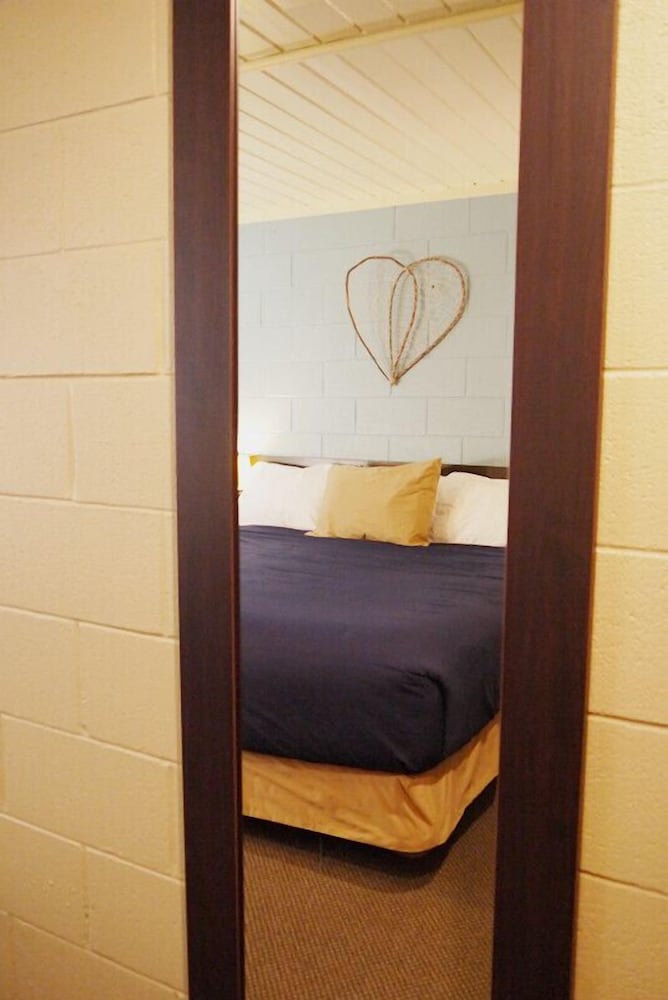 Room, 1 King Bed photo 3