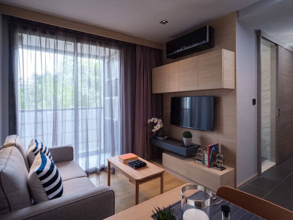 One Bedroom thumbnail 5