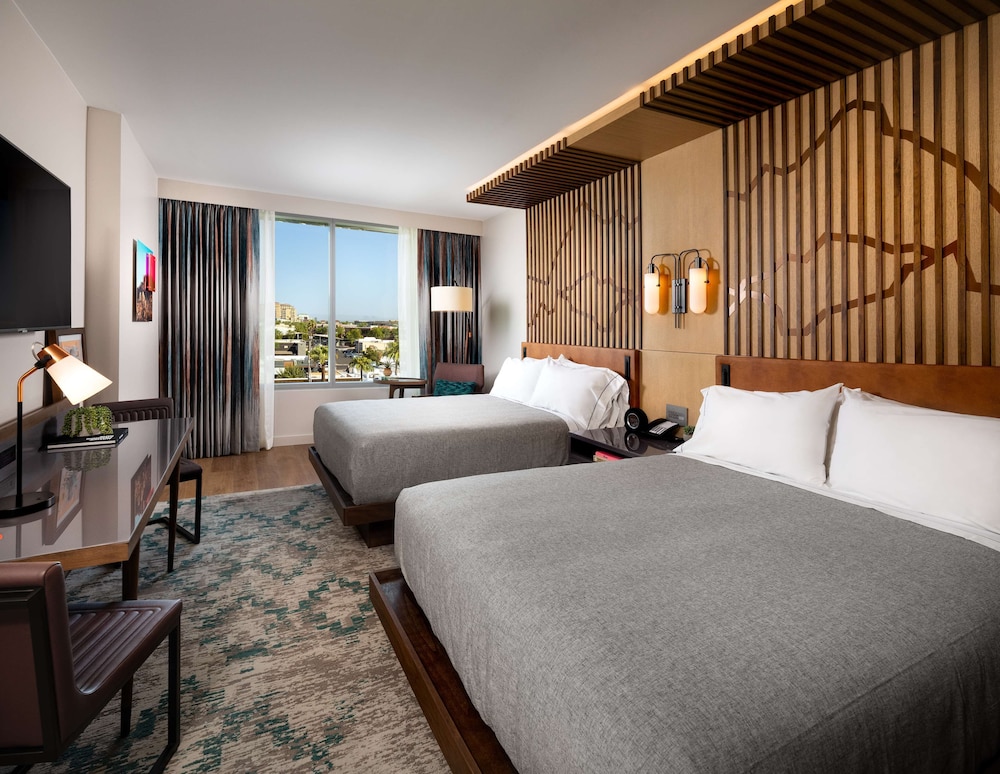 Premium Room, 2 Queen Beds - Photo 4