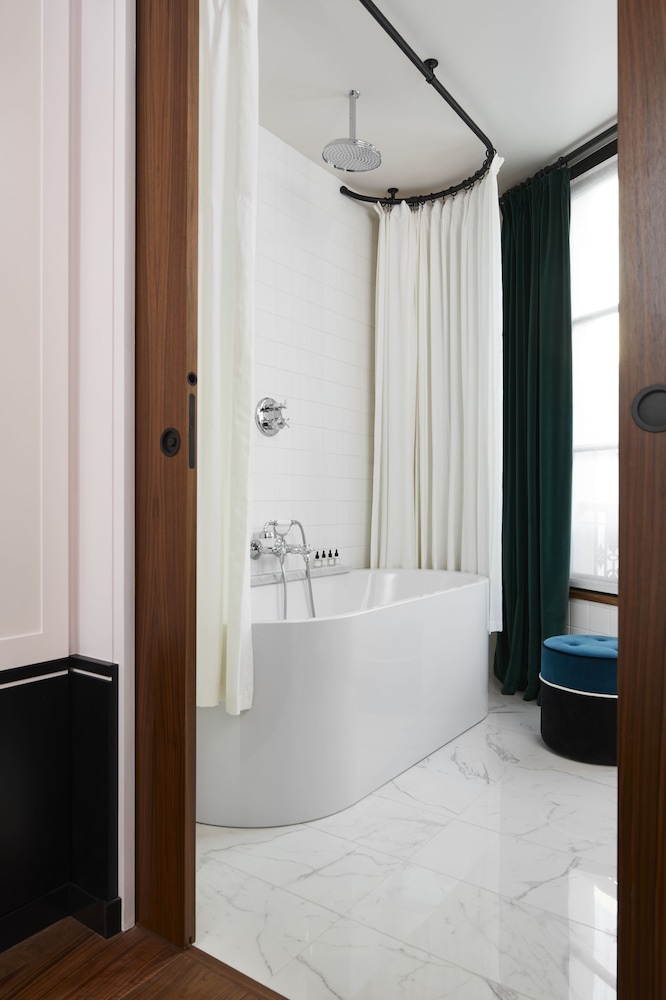 Comfort Room photo 2