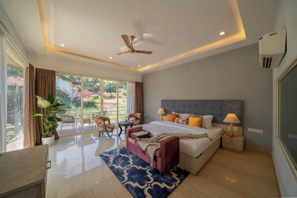 Executive Room, Balcony, Pool View