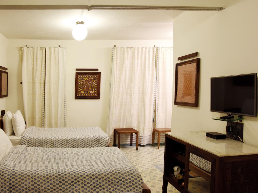 Modern Heritage Classic Room - Photo 3