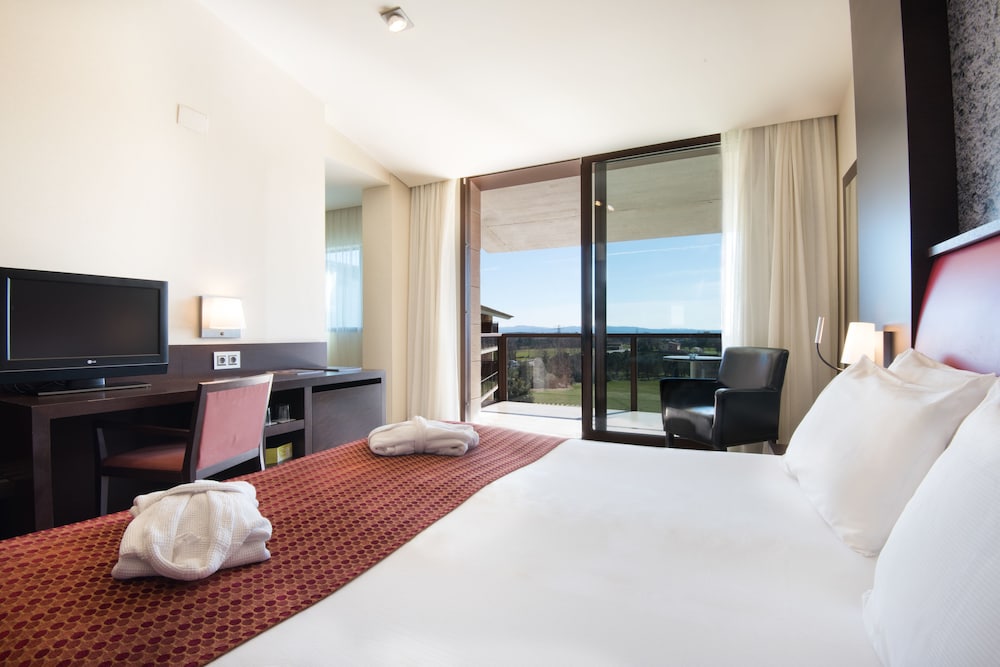 Junior Suite, Jetted Tub, Lake View