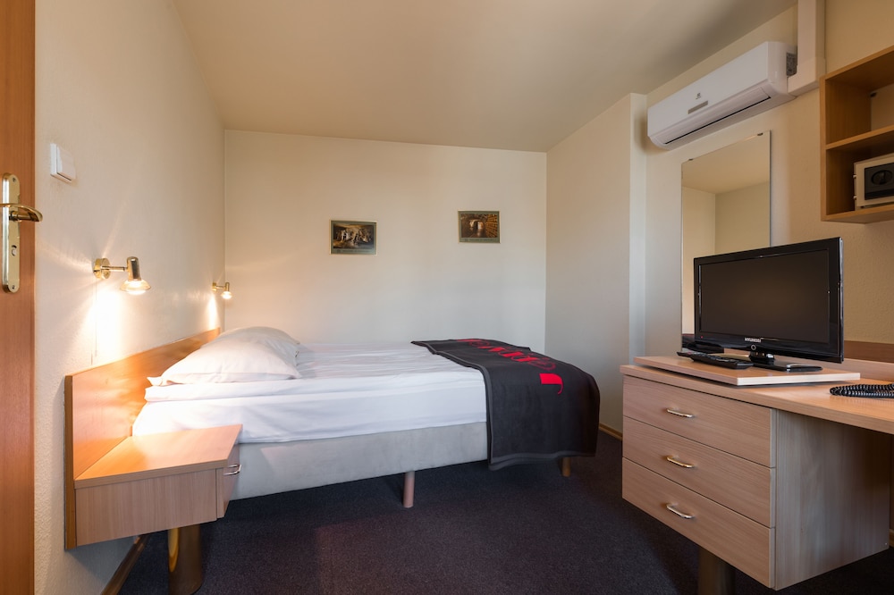 Economy Double Room - Photo 4