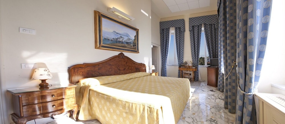 Deluxe Double Room - Photo 1