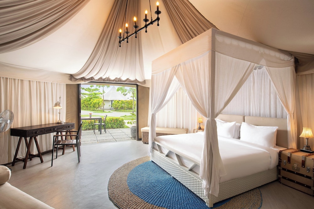 Tent, 1 King Bed with Sofa bed, Garden View
