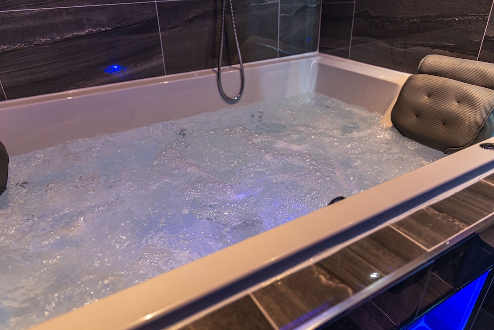 Design Apartment, Private Bathroom (Jacuzzi) - Photo 25