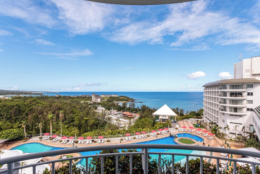 Wing Tower Ocean View top floor/5th floor/39 to 42 square meters Non-Smoking - Photo 1