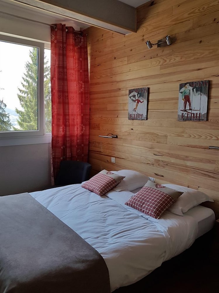 Family Quadruple Room, 2 Bedrooms, Mountain View photo 3