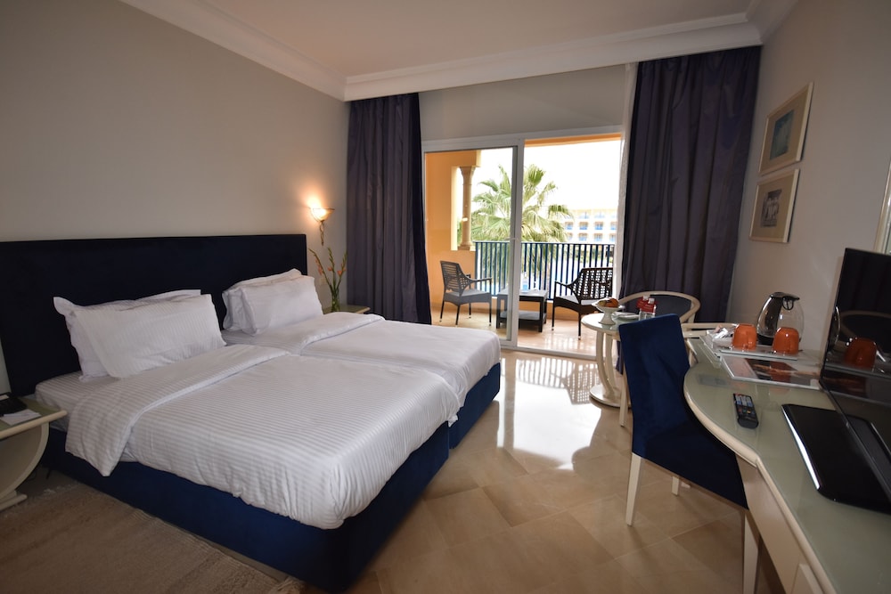 Deluxe Room, Garden View - Photo 1