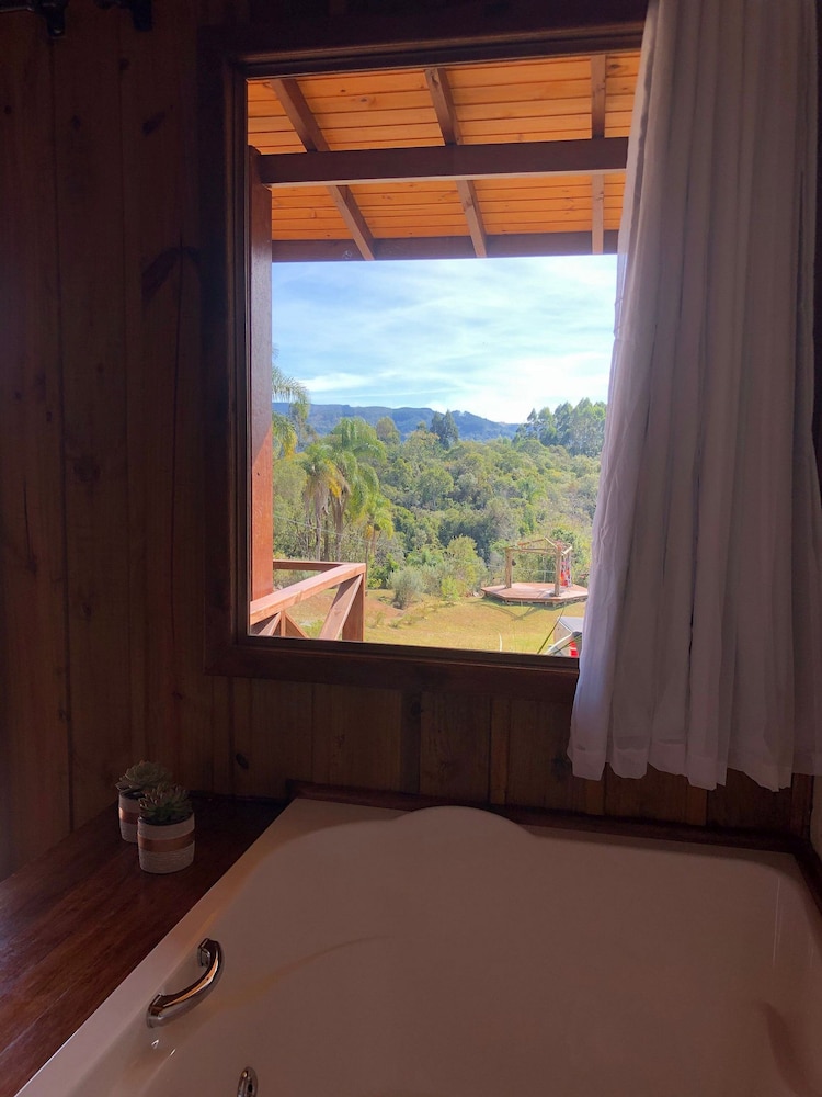 Luxury Chalet, Jetted Tub, Mountain View photo 3