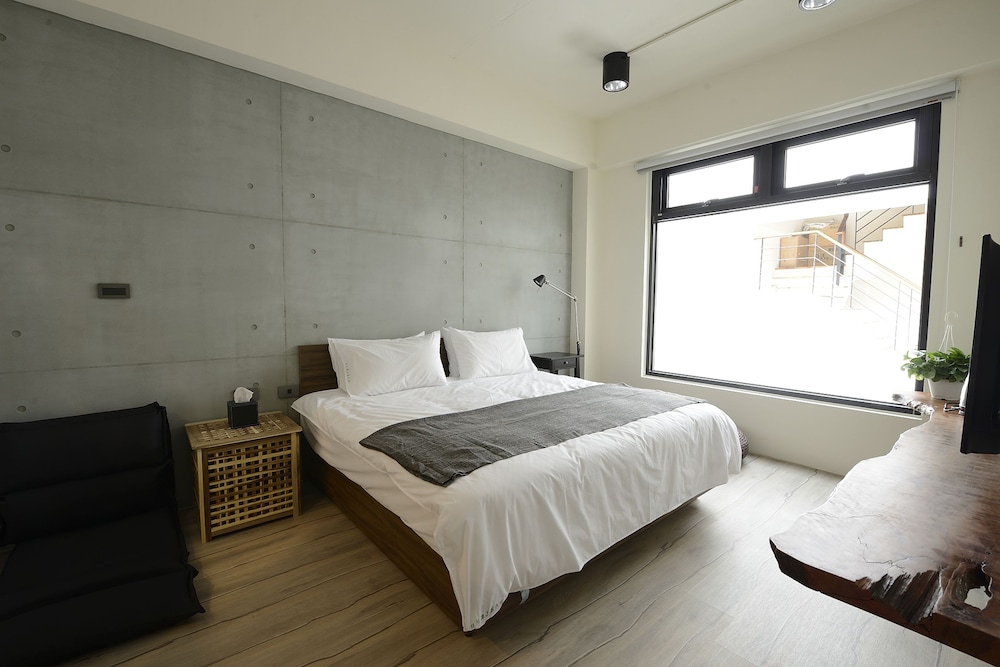 Elite Double Room, 1 King Bed photo 3